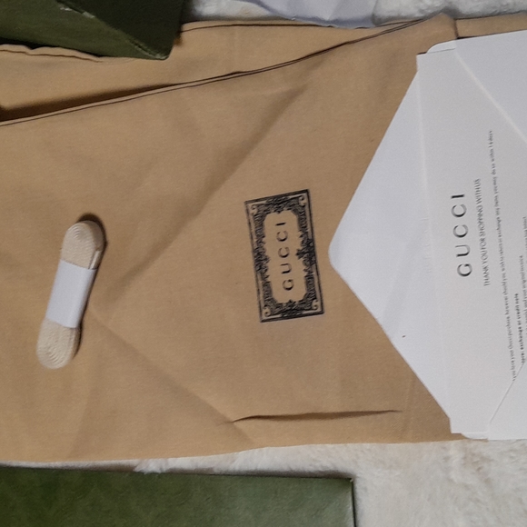 Brand new Gucci sneakers box included new shoelaces concluded everything in the - Picture 4 of 4